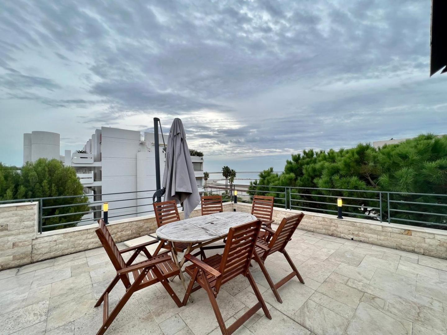 Sea And Mountain Views From Your Rooftop ! Saint-Laurent-du-Var Exterior foto